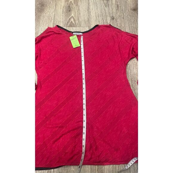 Mesmerize Red Cold Shoulder XL Top - Picture 5 of 6